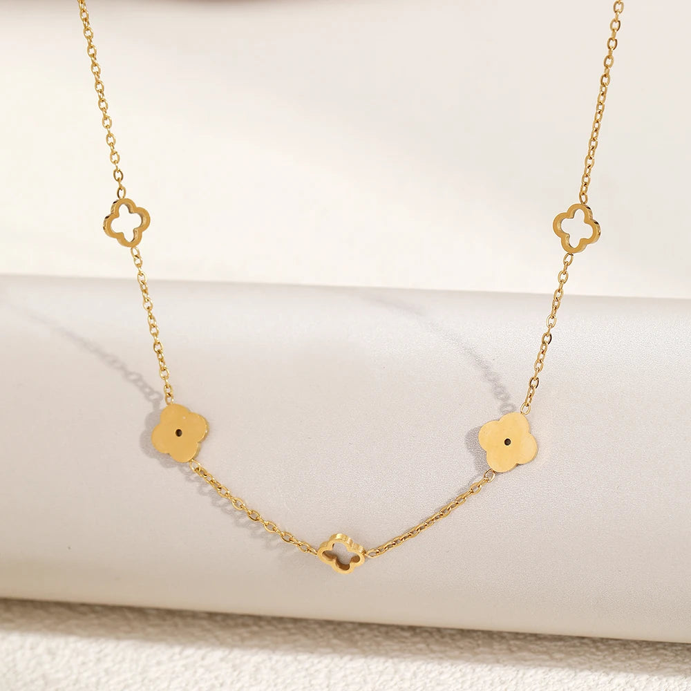Collana quadrifoglio in acciaio inox placcato oro/argento – gioiello portafortuna donna – collana minimal chic elegante ARYA